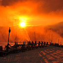 Armatki śnieżne o zachodzie słońca - Harrachov